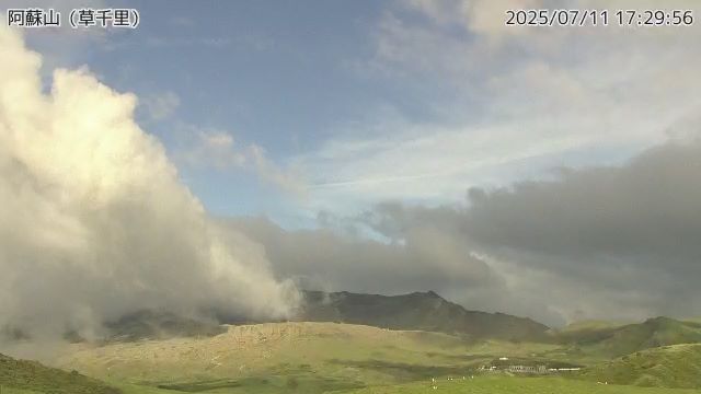 阿蘇山 草千里のライブカメラ