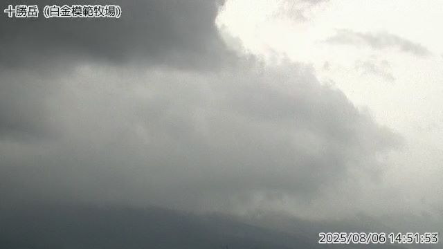 十勝岳 白金模範牧場のライブカメラ