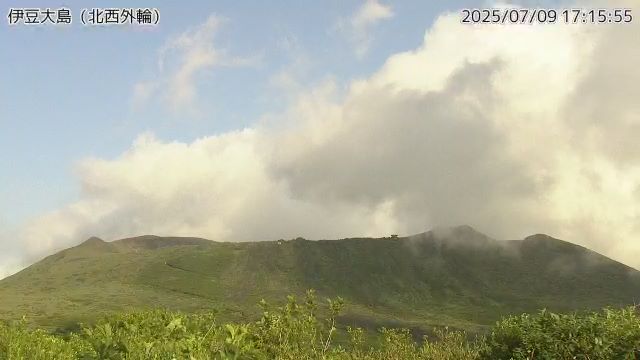 伊豆大島 北西外輪のライブカメラ