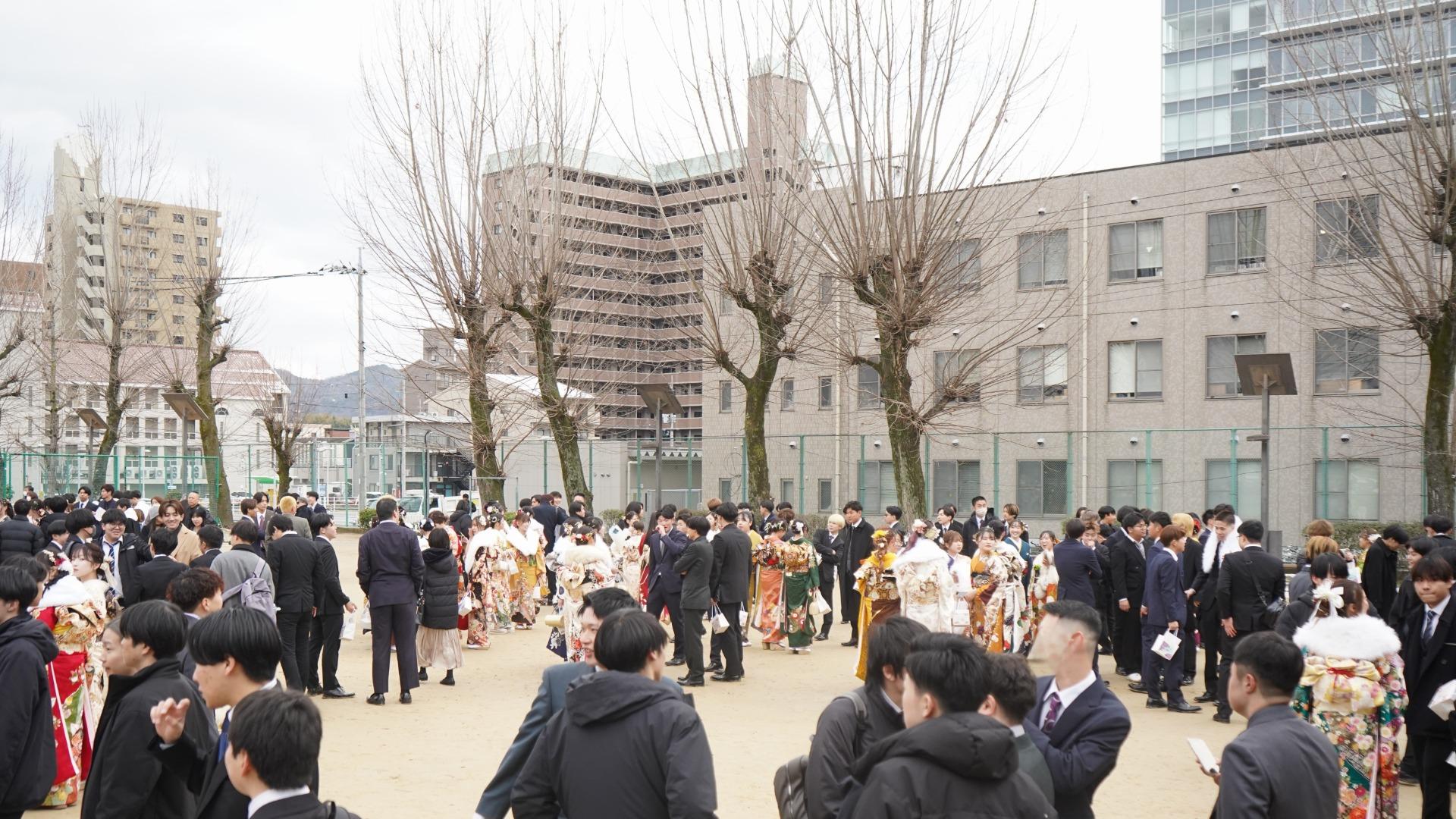 【東広島市】「令和７年度東広島市二十歳のつどい」と「お花いっぱいプロジェクト」でにぎわう一日