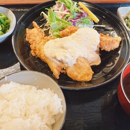 【桑名市】米も野菜も店主が作る！朝絞め鶏を使ったランチが1000円で！