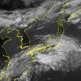 前線で300ミリ超も今年初の熱中症警戒アラート！雨雲は夜に関東へ：気象予報士解説