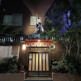 東京の安宿街にある旅館（1泊3600円）に泊まってみたら…館内で満開の桜が咲き乱れていて目を疑った / 南千住「東京SA旅館」