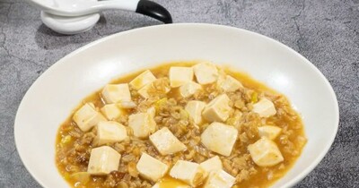 焼き肉のたれで超簡単に味が決まる！「オートミール」で作るヘルシー麻婆豆腐