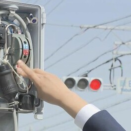 小型バッテリーを使用した信号機の復旧訓練　地震や台風などの災害での停電を想定　岐阜県警