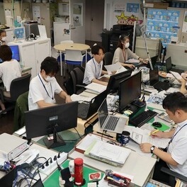 岡山県内の官公庁や企業でクールビズ始まる　軽装勤務で夏の電力消費抑える