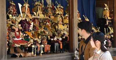 子どもたちの健やかな成長願って　迫力の五月人形とこいのぼり一堂　三浦の海南神社で１０日まで展示
