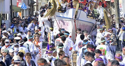 御船祭、勇壮に滑走　北茨城で本祭り