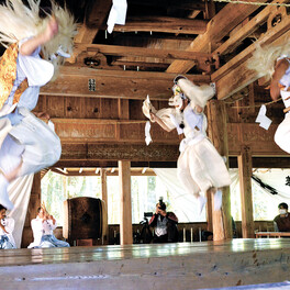 「太々神楽」迫力の舞　上松の駒ケ岳神社で例祭