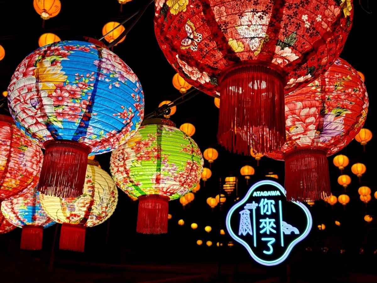 春を彩る花柄ちょうちん　熱川温泉で台湾グルメや獅子舞楽しむ「花燈夜市」