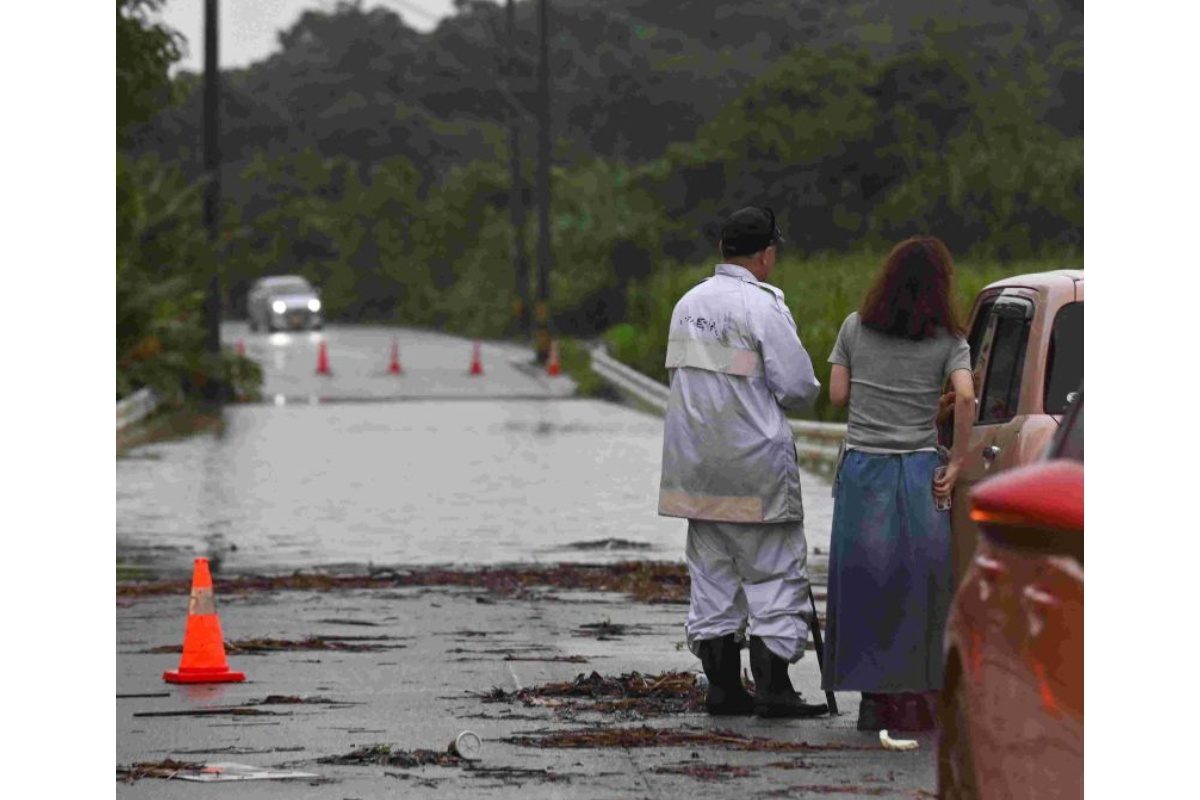 沖縄本島で「レベル4大雨」　渡名喜で1時間73ミリ　16日も警戒継続（随時更新）