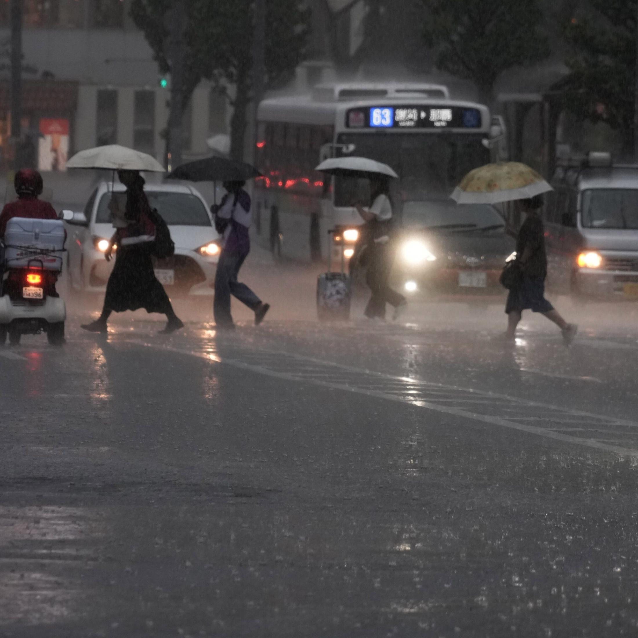 住民「大雨に敏感になっている」沖縄本島各地で土砂崩れや道路冠水　15日の警報