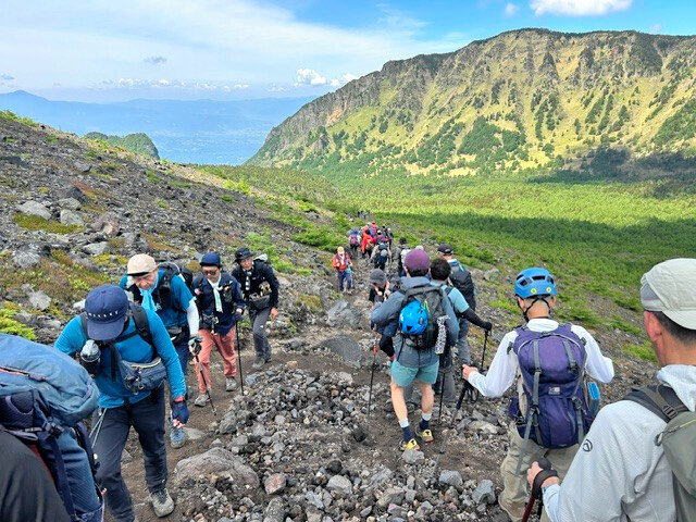 前掛山目指し続々と　3年ぶり登山可能に　浅間山噴火警戒引き下げで