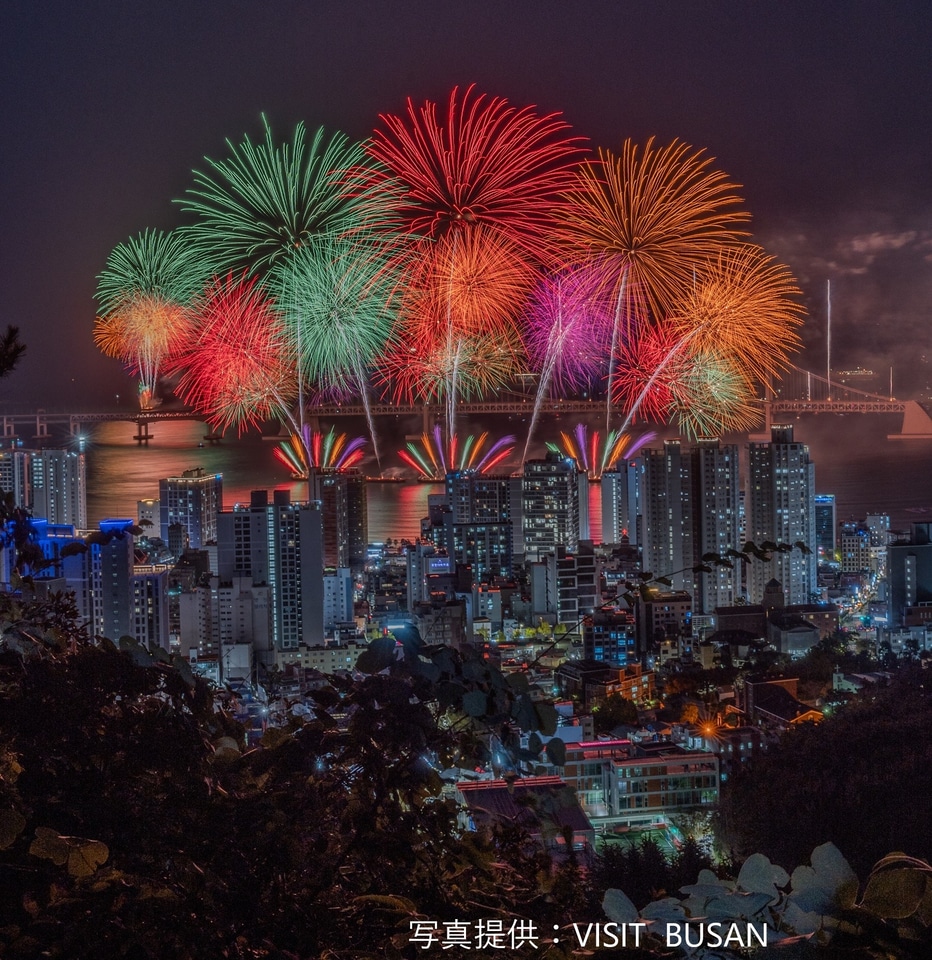韓国最大級8万発の「釜山花火大会」観覧ツアー。関釜フェリー往復乗船＋現地ホテルで1人3万2800円