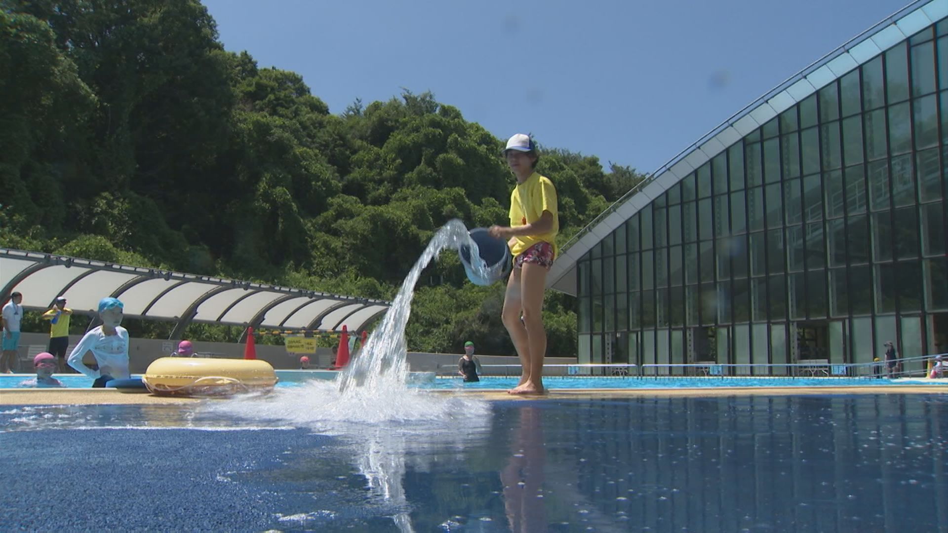 「ぬるい。ぬるま湯」5日連続「熱中症警戒アラート」でプールに異変　水温が36度に…暑すぎて来場者が減少「この暑さで客足が鈍っている」島根・松江市