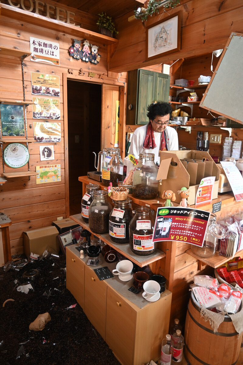 「飲みたいと言ってくれる人がいる」　営業再開目指すコーヒー店　10年前に続き被災の店主・熊本県宇城市