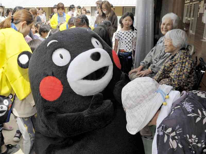 くまモン、16日から活動再開　2026年熊本地震で休止