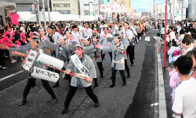やっさいもっさい、3800人が千葉・木更津を練り歩く　豪雨も影響