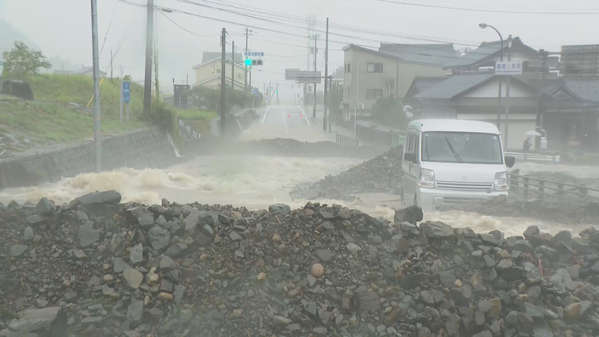 レベル5⇒レベル4「大雨危険警報」に 福井「大雨で冠水や立ち往生相次ぐ」「堤防超えないよう緊急排水」