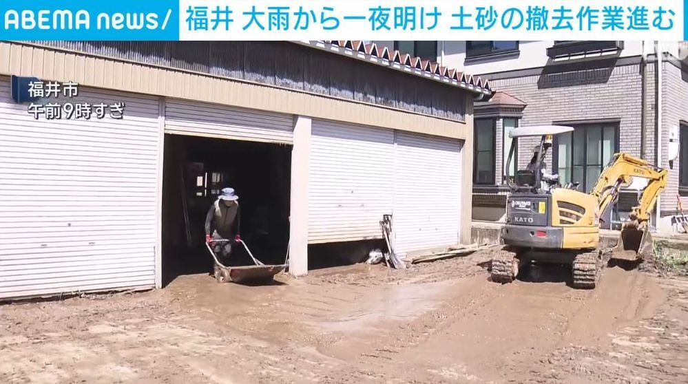 福井 大雨から一夜明け 土砂の撤去作業進む