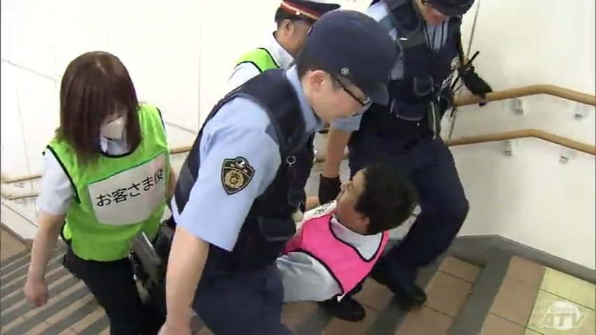 9月1日の「防災の日」に合わせてJR青森駅で地震想定した訓練　JR職員や駅ビルの従業員など120人が参加　震度6強地震の発生想定した訓練で乗客の避難誘導・負傷した乗客への対応など手順確認