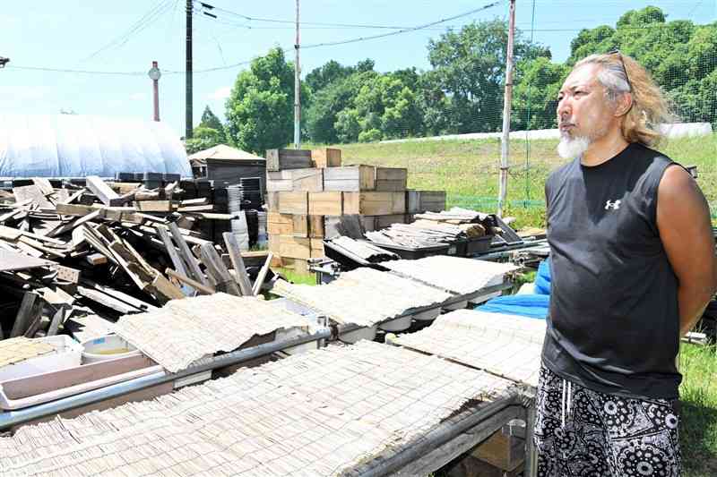 ＜2026年熊本地震＞再出発の「虹屋」また被災　宇城市のメダカ店　常連客らに広がる支援の輪　再起へクラファン募る