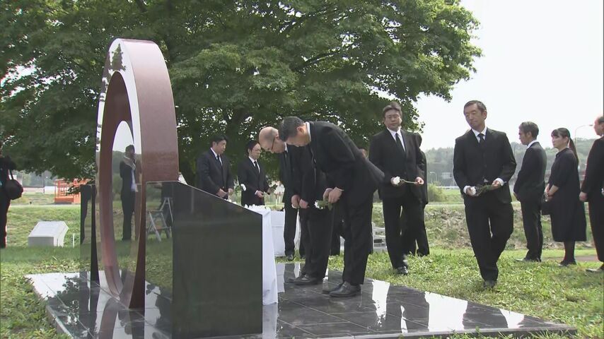 「あれから８年…」２０１８年９月６日発生　３７人が犠牲になった胆振東部地震　慰霊碑に祈りを捧げる