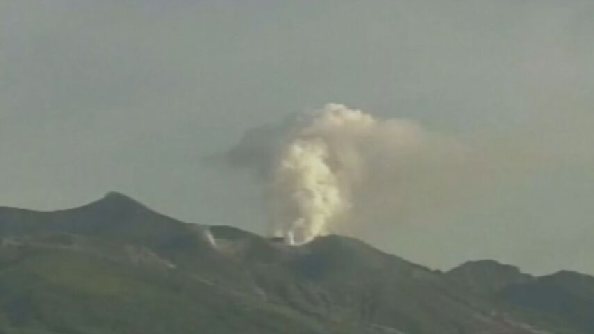 マグマ噴火の可能性も　十勝岳警戒レベル引きあげで政府の火山調査委が臨時の会合　今後の地震活動を注視