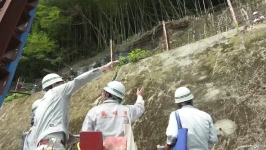 「早期の交通開放目指す」6月大雨で斜面崩落の国道197号で国の災害査定 愛媛･西予市