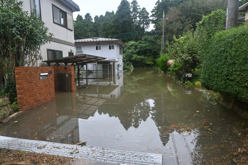 続く浸水、風呂に汚水が…　千葉の団地、盛り土崩落で排水困難に