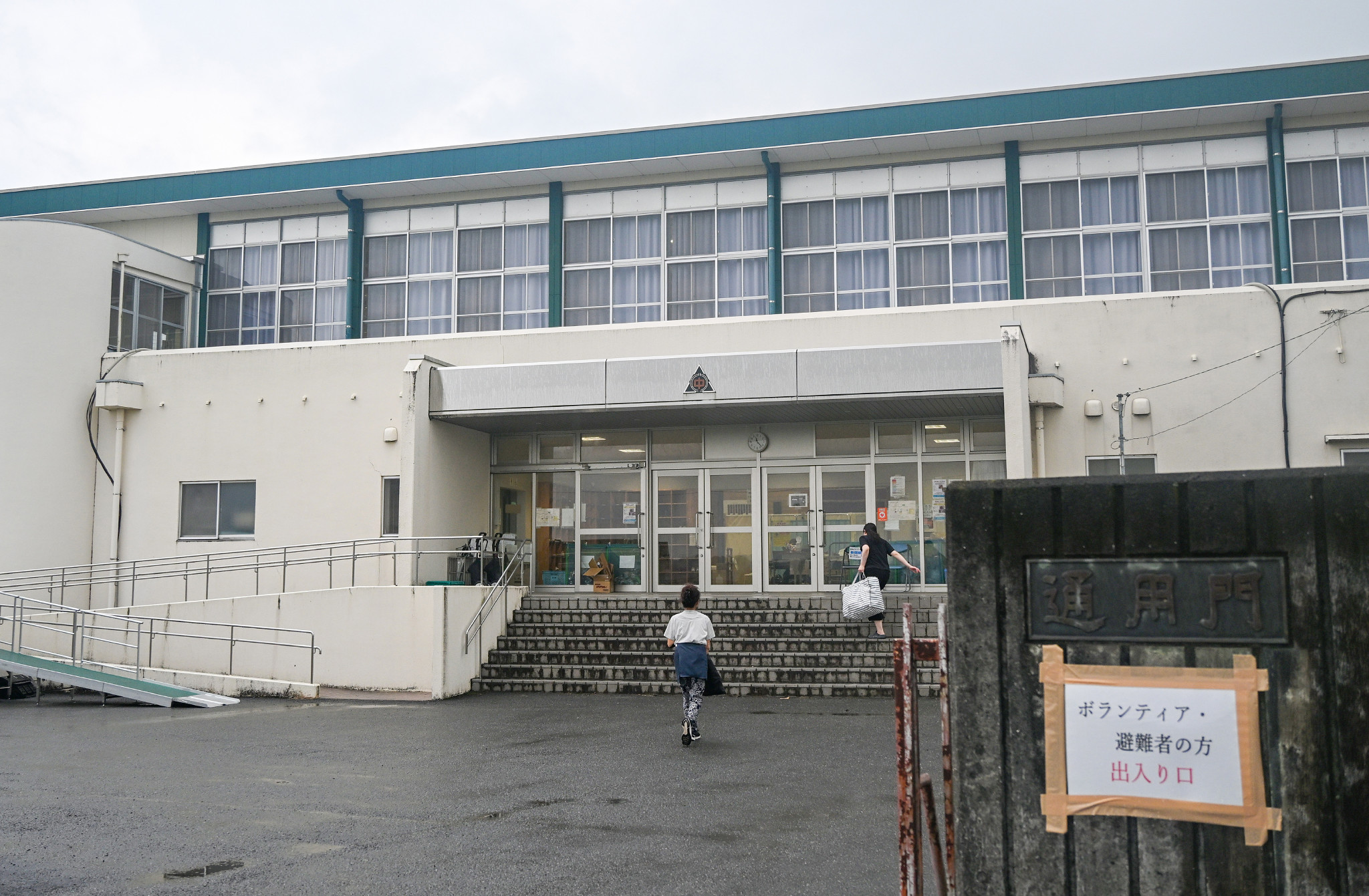 避難所生活、いまだ１５００人超