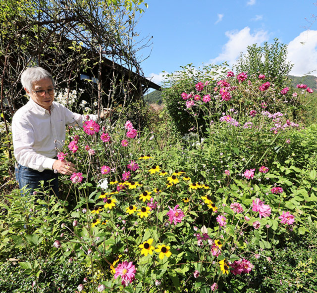 秋の花々がお出迎え　上山・蔵王ペンション村でオープンガーデン