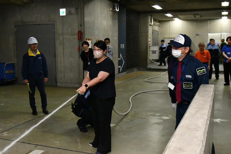 大阪「堂島アバンザ」で防災訓練　超高層に有効な「段階避難」も