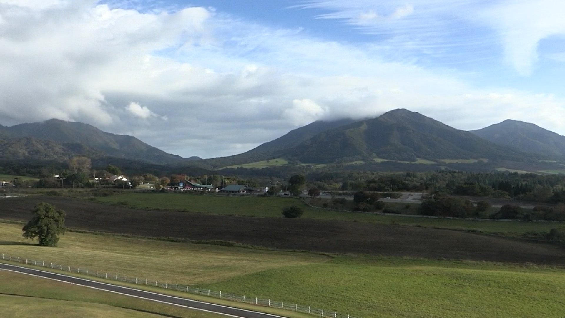 【気象】蒜山は深まる秋の朝　瀬戸内地方の最高気温は平年よりも2〜3℃ほど高くなる見込み