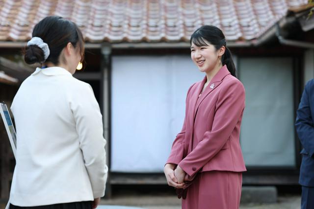 愛子さまが白壁土蔵群に　鳥取県中部地震から10年、被災者と懇談
