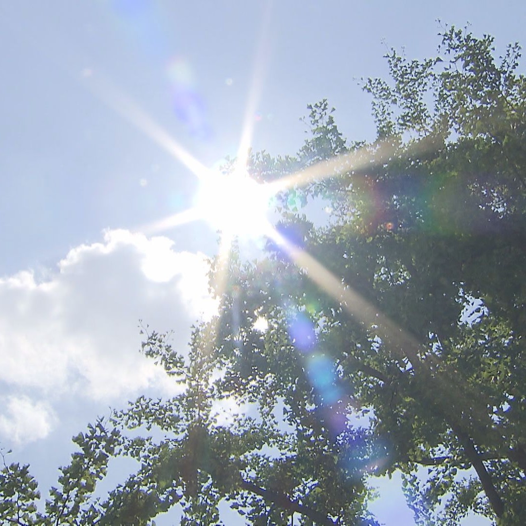 21日は史上最も遅い真夏日続出へ　北日本は大荒れ　北海道の峠道では今季初の積雪か