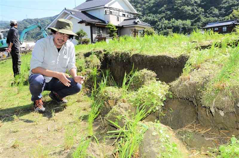 ＜2026年熊本地震＞出現の瞬間捉えた断層調査　ずれと揺れ記録、測量は「世界唯一」　東京大の安藤准教授　八代市