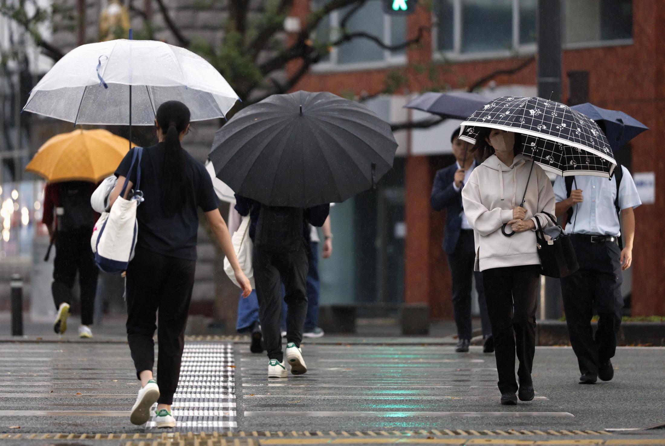 土砂災害、低地の浸水に警戒を　温帯低気圧や前線の影響で