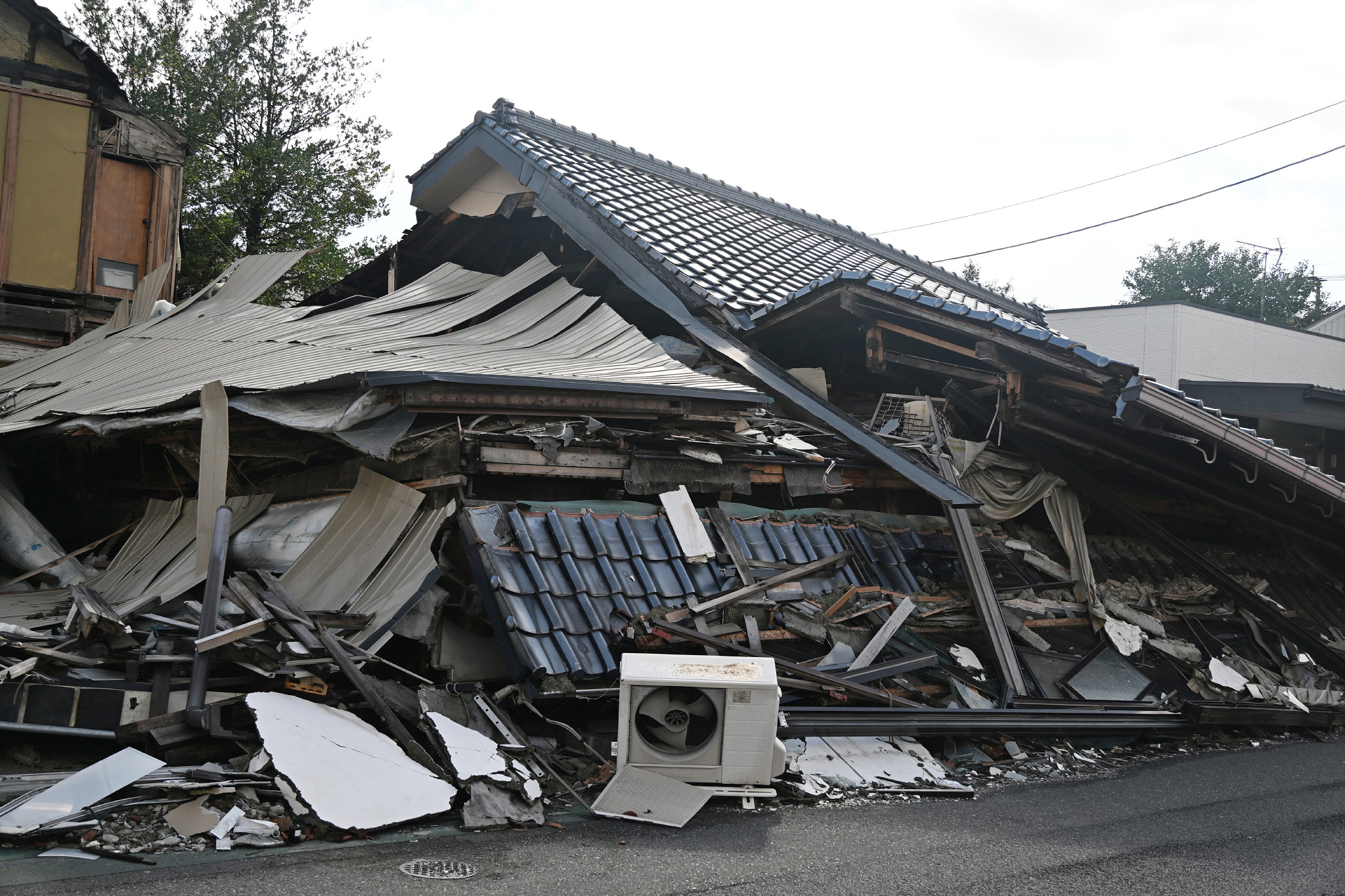 倒壊した建物　熊本地震３カ月