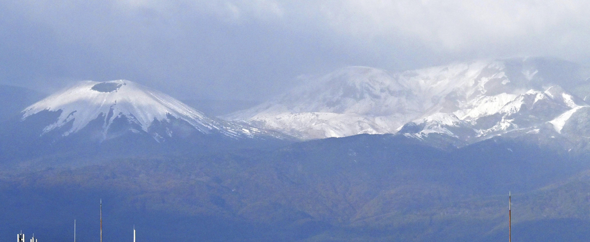 ひんやり…福島に冬の足音、吾妻山で初冠雪