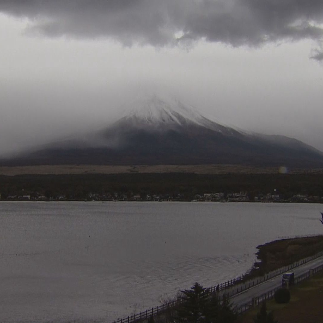 富士山 初冠雪　今季から目視観測に代わり気象レーダーなどで解析